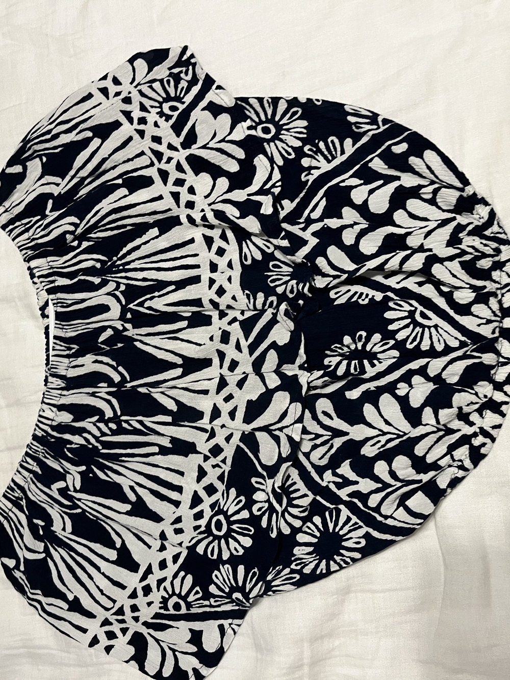 CHELSEA & VIOLET Floral Off Shoulder Blue & White Top Like New